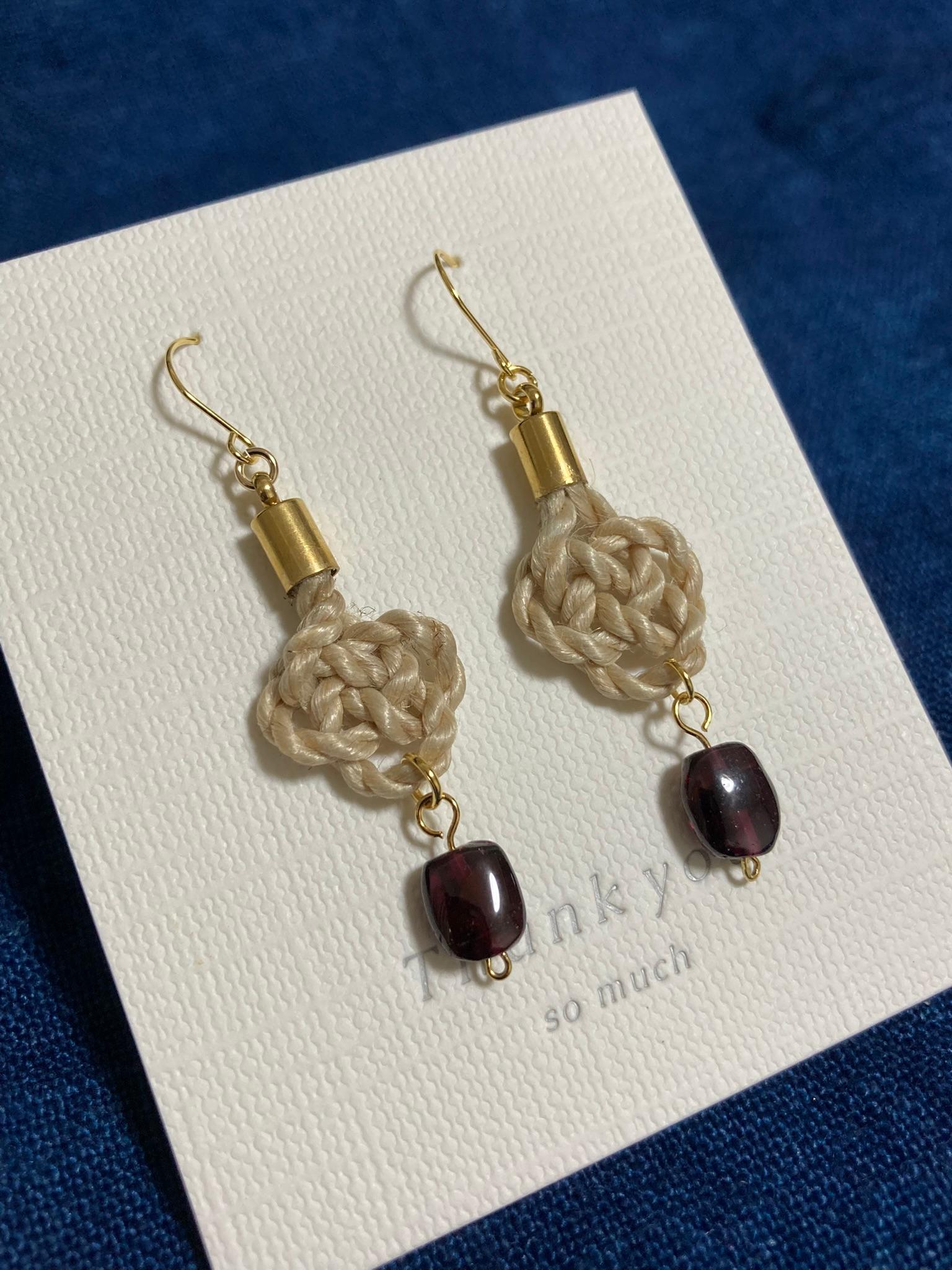 【受注製作】あわじ結びピアス・赤色天然石付（数量限定）1枚目の画像